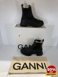 GANNI WOMEN'S RECYCLED RUBBER/FUR LINED CHELSEA BOOTS IN BLACK - UK 6 - RRP £215: LOCATION - LUX