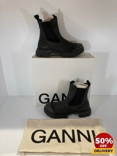 GANNI WOMEN'S RECYCLED RUBBER BOOTS IN BLACK - UK 6 - RRP £215: LOCATION - LUX