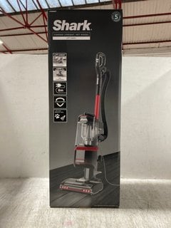 SHARK CORDED UPRIGHT LIFT-AWAY VACUUM CLEANER - MODEL: NV602UKT - RRP:£229: LOCATION - BR9