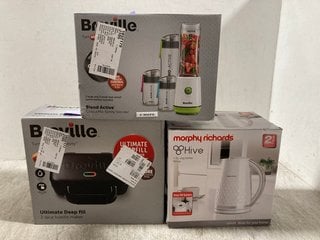 3 X ASSORTED KITCHEN ITEMS TO INCLUDE MORPHY RICHARDS HIVE 1.5L KETTLE IN WHITE: LOCATION - AR7