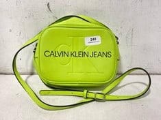 CALVIN KLEIN JEANS WOMEN'S SCULPTED CAMERA BAG IN COLOUR ACID LIME- RRP £55