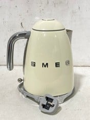 SMEG KLF03 50'S RETRO KETTLE IN CREAM- RRP £128