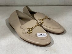 MASSIMO DUTTI CREAM LOAFERS- SIZE 38