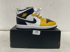 JORDAN 1 MID JUNIOR TRAINERS IN YELLOW OCHRE / BLACK-WHITE SIZE 1.5