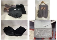 3 X ASSORTED BRANDED CLOTHING ITEMS TO INCLUDE NIKE LOGO PRINT PULLOVER JUMPER GREY / WHITE - SIZE L