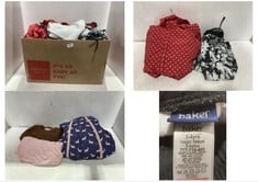 APPROX 50 X ASSORTED CHILDRENS CLOTHING ITEMS TO INCLUDE TED BAKER CHILDRENS JOGGERS BLACK / WHITE MOTIF - SIZE 3-4 YRS