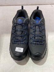 TRESPASS WATERPROOF FINLEY LOW CUT TRAINERS BLACK / BLUE - SIZE 10