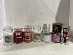 9 X ASSORTED CANDLE ITEMS TO INCLUDE BATH & BODY WORKS VAMPIRE BLOOD SCENTED BLOOD RED STRAWBERRY, BLOOMING JASMINE WITH NATURAL ESSENTIAL OIL WAX CANDLE 14.5 OZ