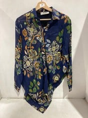 LONG SLEEVE SHEER LETTUCE TRIM ASSYMETRICAL HEM COLLAR SHIRT BLUE MOTIF - SIZE 44