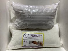 QTY OF ASSORTED BEDDING ITEMS TO INCLUDE SLUMBERDOWN ALL SEASONS KING SIZE DUVET