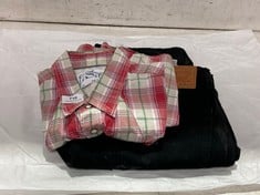 LEVI STRAUSS & CO SHORT SLEEVE CHECK SHIRT RED SIZE M TO INCLUDE LEVIS 501 DENIM JEANS BLACK SIZE W38/L30