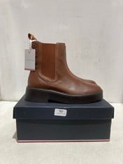 TOMMY HILFIGER MINIMAL LEATHER CHELSEA LOGOTAPE BOOTS BROWN SIZE 41 RRP- £170