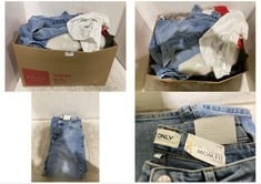 BOX OF ASSORTED ADULT CLOTHING TO INCLUDE ONLY MOM FIT HIGH WAIST DENIM JEANS LIGHT BLUE SIZE 34