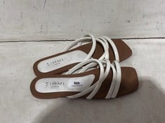 SIMMI LONDON FLIP FLOPS SIZE 6.