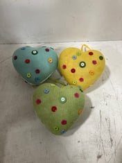 16 X STONE THE CROWS SET OF 3 LARGE HEARTS - ASSORTED - WIDTH 20CM - TOTAL RRP £608