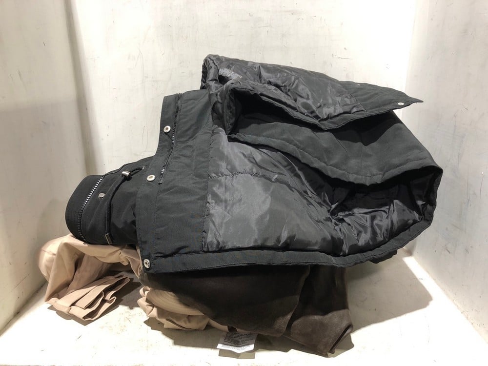 4 X ASSORTED COATS TO INCLUDE VERY BLACK PADDED COAT WITH HOOD - SIZE 18