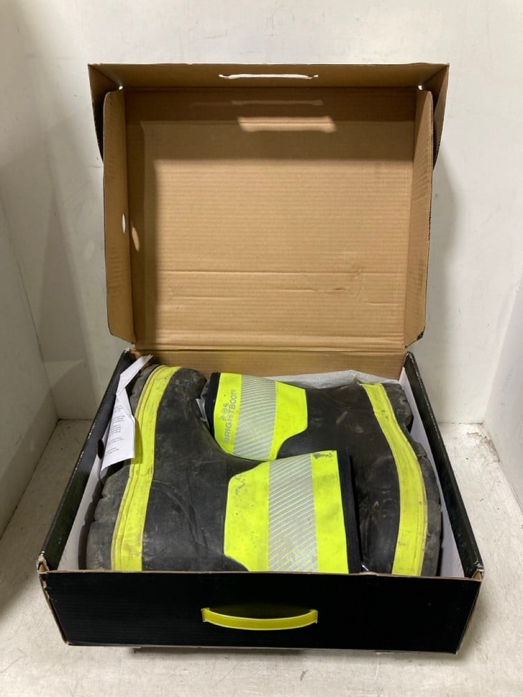 BRIGHTBOOT HI-VIS WELLINGTON SAFETY BOOTS - SIZE 12 TO INCLUDE BRIGHTBOOT HI-VIS WELLINGTON SAFETY BOOTS - SIZE 13