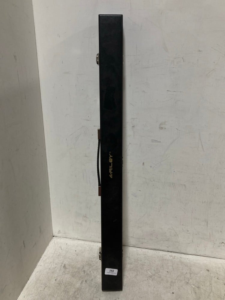 RILEY POOL CUE WITH BLACK CASE