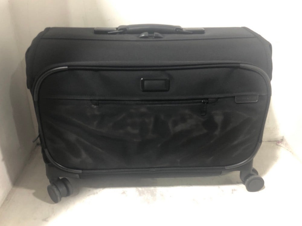 BRIGGS & RILEY BLACK 4 WHEEL PILLOW BAG