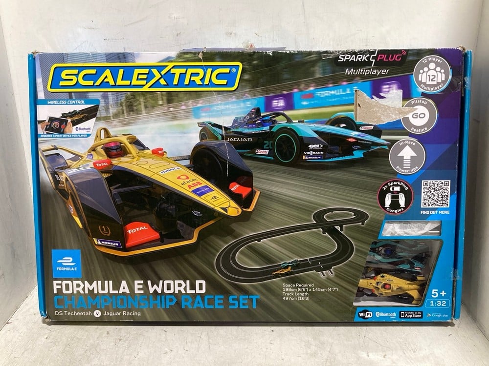 SCALEXTRIC FORMULA E WORLD CHAMPIONSHIP RACE SET - RRP £120