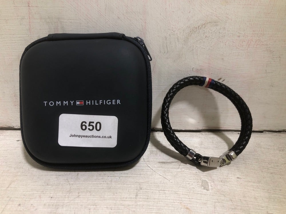 TOMMY HILFIGER DOUBLE LEATHER WRAP MENS BRACELET TO INCLUDE TOMMY HILFIGER CARABINER MEN'S LEATHER BRACELET BLACK