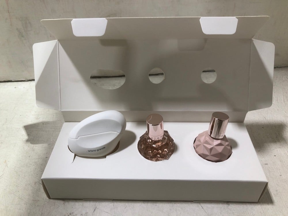 ARIANA GRANDE DELUXE MINIATURES COLLECTION SET