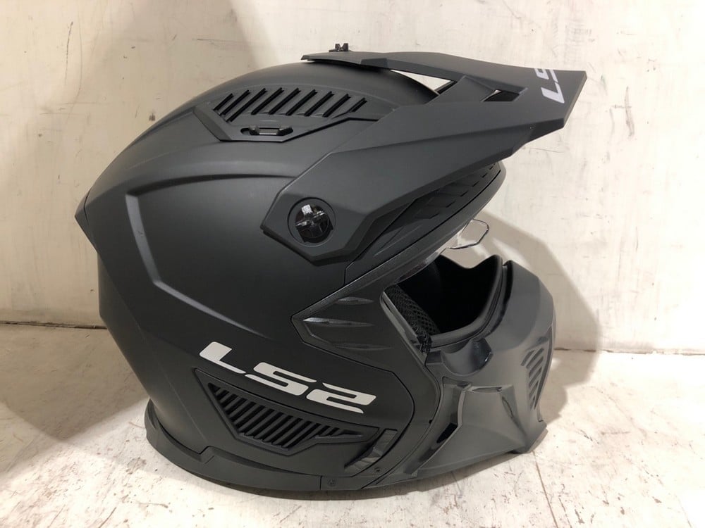 LS2 HELMET IN BLACK SIZE LARGE