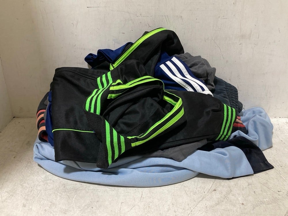 7 X ASSORTED ITEMS TO INCLUDE ADIDAS BLACK/GREEN TRACK JACKET - SIZE S