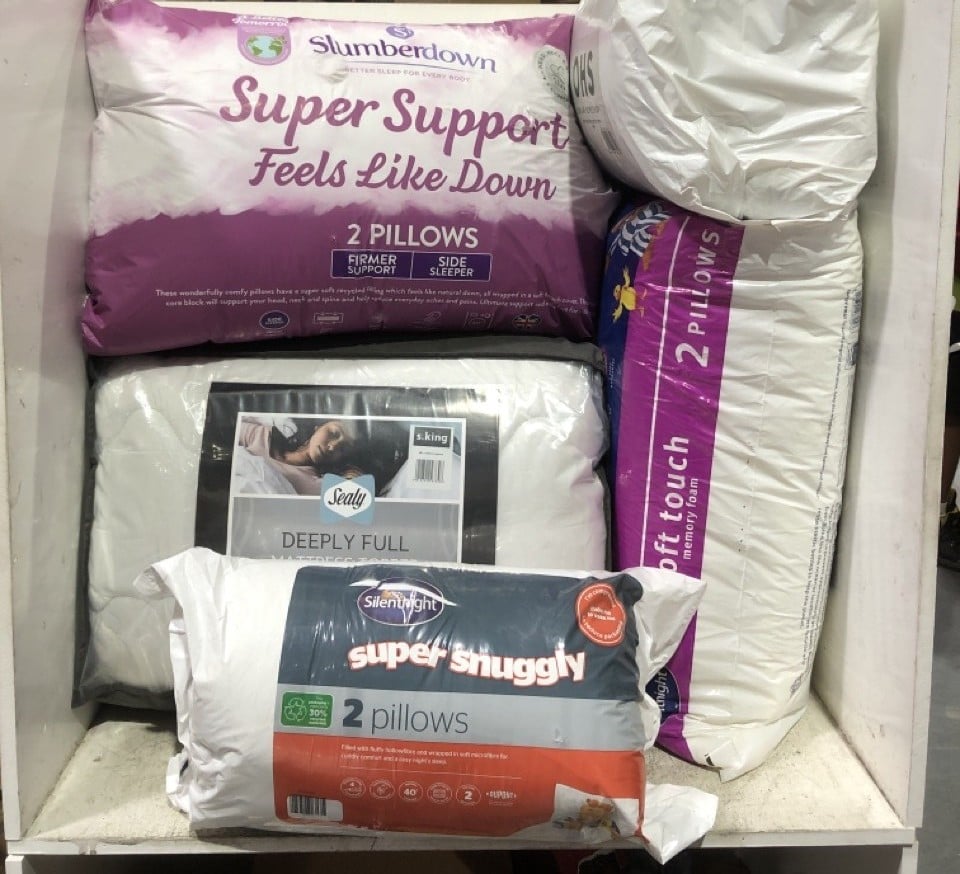 5 X ASSORTED BEDDING TO INCLUDE SEALY DEEPLY FULL SUPER KING MATTRESS TOPPER