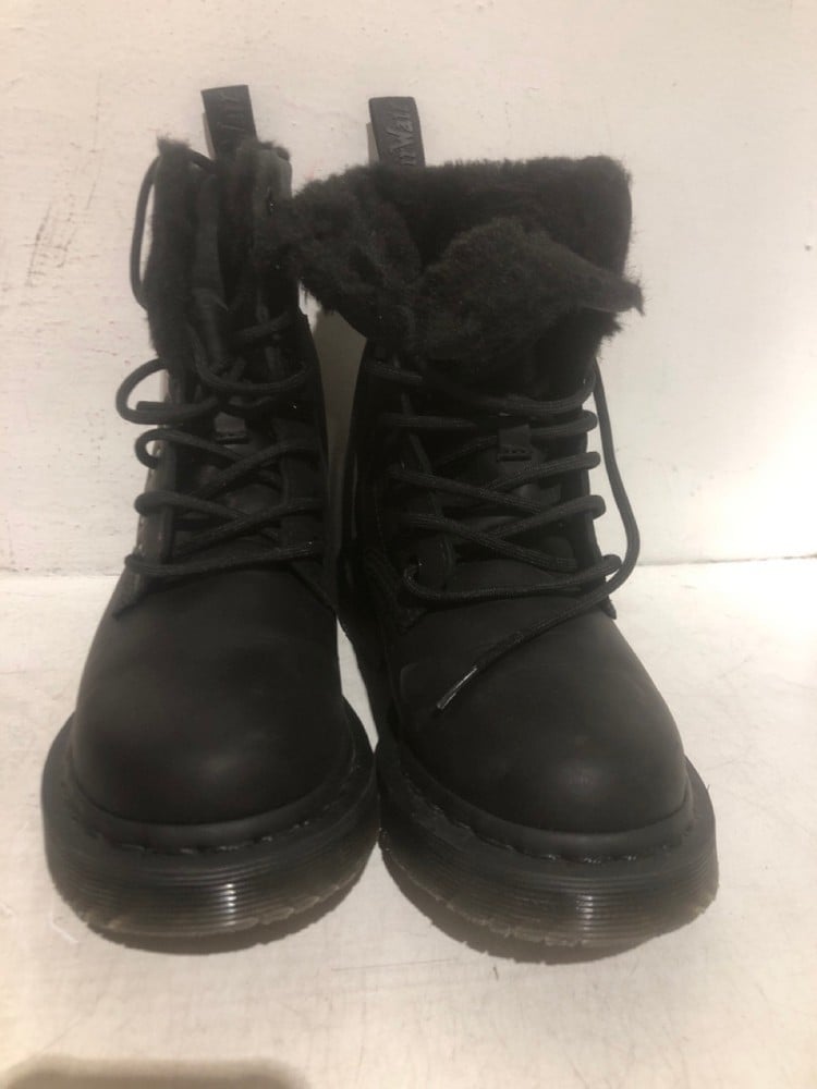 DR. MARTENS KOLBERT 1460 SNOWPLOW BOOTS BLACK - SIZE 4