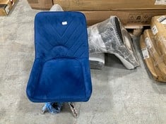 3 X ASSORTED CHAIRS TO INCLUDE DINING CHAIR IN DARK GREY VELVET (MISSING LEGS) (ZONE 3)