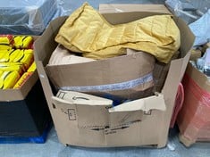 PALLET OF ASSORTED ITEMS TO INCLUDE LARGE BEAN BAG CHAIR IN GOLDEN VELVET (ZONE 3)