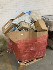 PALLET OF ASSORTED ITEMS TO INCLUDE PLASTIFIC CAT TREE - ITEM NO. MUD-0237 TO INCLUDE KERBL PET TRANSPORT BOX IN BEIGE (ZONE 4)