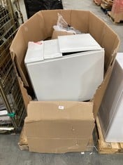 PALLET OF ASSORTED ITEMS TO INCLUDE 3 DRAWER METAL FILING CABINET (ZONE 5)