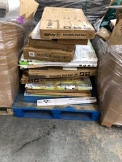 PALLET OF ASSORTED SAFETY GATES TO INCLUDE MUNCHKINS SURE SHUT SAFETY GATE (ZONE 7)