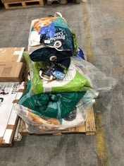 PALLET OF ASSORTED PET ITEMS TO INCLUDE BREEDER CELECT CAT LITTER 30L (ZONE 7)