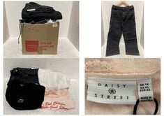 15 X ASSORTED XL ADULT CLOTHING ITEMS TO INCLUDE CARPENTER WORKWEAR DESIGN SLOUCHY WIDE LEG DENIM JEANS BLACK - SIZE 32 (RRP £120)