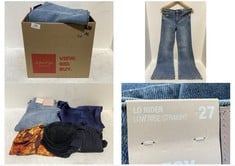 20 X ASSORTED MEDIUM ADULT CLOTHING ITEMS TO INCLUDE LO RIDER LOW RISE STRAIGHT LEG DENIM JEANS LIGHT BLUE - SIZE 27 (RRP £104)