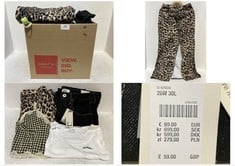 15 X ASSORTED MEDIUM ADULT CLOTHING ITEMS TO INCLUDE MID RISE WIDE LEG JEANS LEOPARD PRINT MOTIF - SIZE 10 (RRP £159)