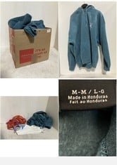 15 X ASSORTED MEDIUM ADULT CLOTHING ITEMS TO INCLUDE MOON GRAPHIC PULLOVER HOODIE WITH KANGAROO POCKET BLUE - SIZE M