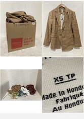 15 X ASSORTED XS ADULT CLOTHING ITEMS TO INCLUDE OVERSIZED BLAZER JACKET BEIGE - SIZE XS (RRP £120)