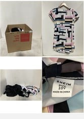 10 X ASSORTED CHILDRENS CLOTHING ITEMS TO INCLUDE GRAPHIC TEE BLACK / WHITE - SIZE 5-6 YRS