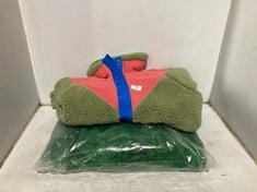 GET COZY TEDDY JACKET GREEN - SIZE S TO INCLUDE FLEECE ZIP COLLAR JUMPER JACKET GREEN / PINK - SIZE S - TOTAL RRP £316