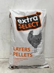 10 X EXTRA SELECT LAYERS PELLETS 20KG BAGS - BBE 14.02.2025 (KERBSIDE PALLET DELIVERY)