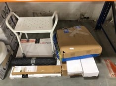 APPROX 8 X ASSORTED BATHROOM ITEMS TO INCLUDE PAUL RUSSELL LED PANEL LIGHT (KERBSIDE PALLET DELIVERY)