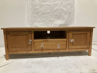 HOLLOW WOOD HEREFORD OAK TV STAND