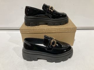 QTY OF ITEMS TO INCLUDE STEVE MADDEN STANZE-V CLEAR SHOES SIZE 9