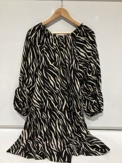 1 X BOX OF PREMIUM DESIGNER APPAREL TO INCLUDE VERY ZEBRA PRINT SIZE 10