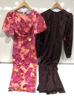 1 X BOX OF PREMIUM DESIGNER APPAREL TO INCLUDE AX PARIS PLUM PRINTED PLEAT SLEEVE MIDI DRESS UK 6