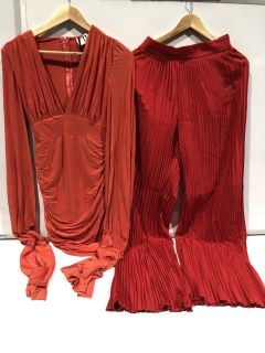 1 X BOX OF PREMIUM DESIGNER APPAREL TO INCLUDE FOREVER UNIQUE RED PLEATED TROUSERS UK 8